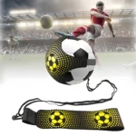 Entrenador de patada de fútbol con pelota y banda ajustable para entrenamiento de toques.
