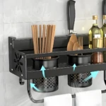 Estante organizador de cocina negro con secador de cubiertos, toallero y ranura para cuchillos.