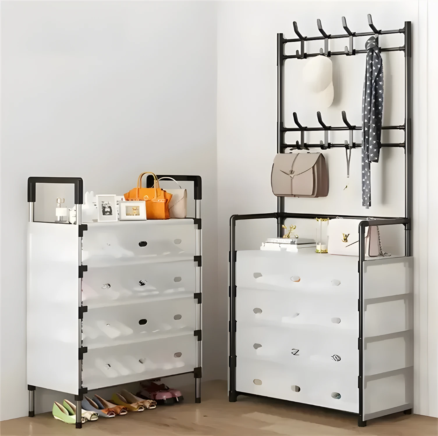 Estante organizador de zapatos y cajones blanco con perchero negro colgando ropa y bolsos.