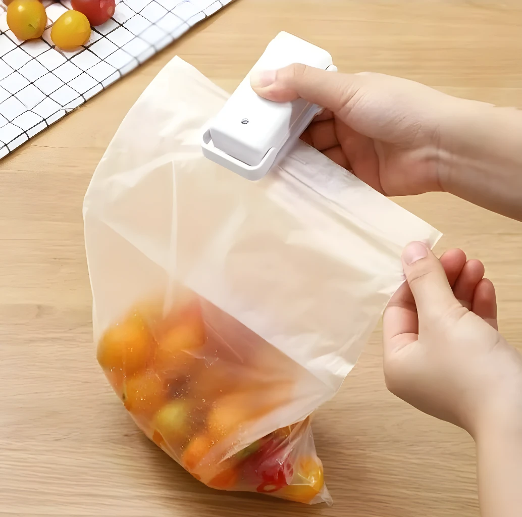 Mini selladora de bolsas térmica para sellar empaques plásticos y conservar alimentos frescos.