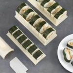 Molde con ranuras para cortar sushi, fácil y rápido. Cortes precisos para tus rollos.
