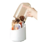 Organizador de maquillaje blanco con tapa transparente, ideal para guardar brochas y labiales.