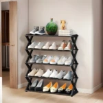 Estante organizador de zapatos X de 5 niveles con variedad de calzado deportivo y casual.
