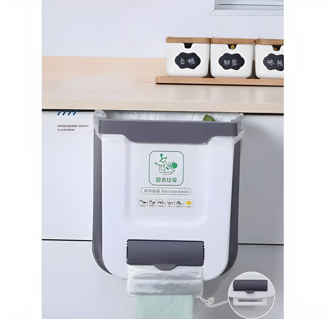 Papelera colgante blanca para cocina con dispensador de bolsas y diseño de frutas.