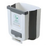 Papelera colgante blanca para cocina, con compartimento y logo verde, ideal para organizar residuos.