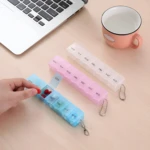 Pastillero semanal de 7 rejillas, organizado por días, ideal para medicamentos.