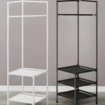 Perchero organizador de ropa con estantes, blanco y negro, ideal para maximizar el espacio.