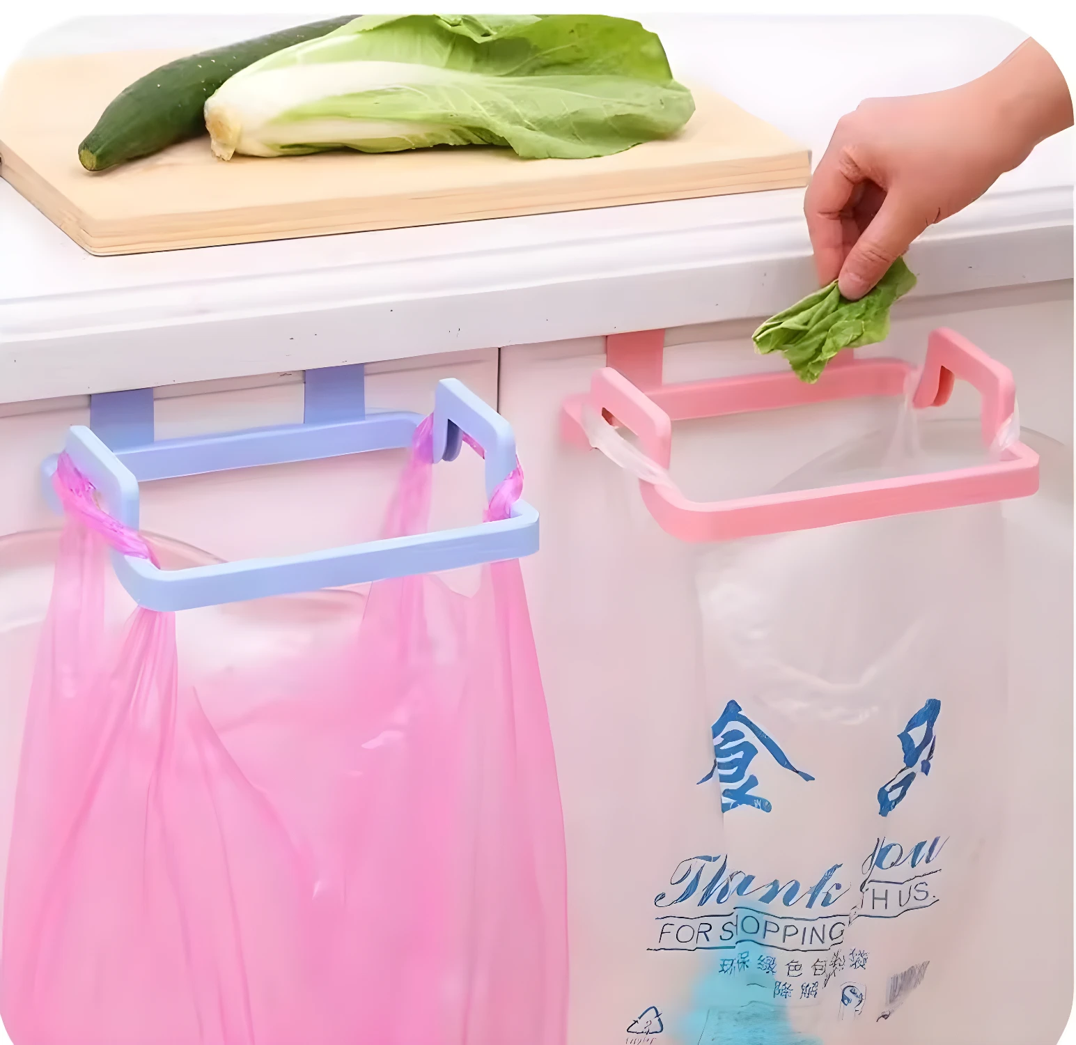 Soporte colgante para bolsas de basura X2, ideal para cocina y gabinetes.