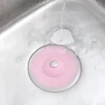 Tapa de silicona rosa para desagüe de lavamanos, bloquea el agua en el lavaplatos.