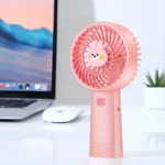 Ventilador portátil rosa con diseño de conejo, ideal para escritorio y viajes.