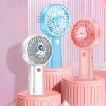 Ventilador portátil de mano azul con delfín, rosa con conejo y blanco con astronauta.