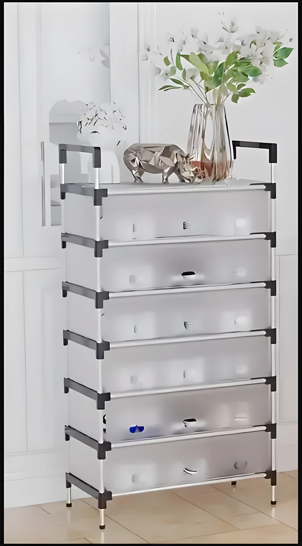 Zapatera de 6 niveles con tapa, ideal para organizar zapatos y accesorios en el hogar.