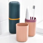 Estuche organizador para cepillo de dientes de baño en tonos azul oscuro, naranja y rosa para el hogar.