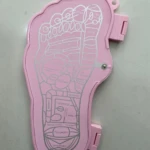 Tapete masajeador de pies rosado con reflexología, órgano y mapa de puntos.