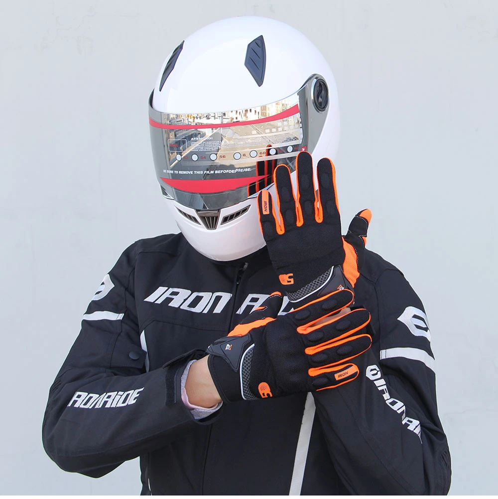 Guantes de moto negros con protecciones y detalles en naranja, marca Iron Ride.