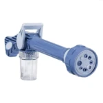 Rociador de agua y jabón azul con selector de chorros y compartimento transparente.