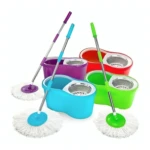 Trapero giratorio 360 con mopa en cubeta azul, verde y roja; ideal para limpieza fácil.