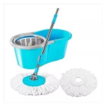 Trapero giratorio 360 con mopa blanca, cubo azul y accesorio para escurrir.