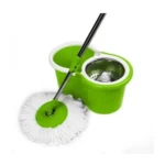Trapero giratorio 360 con mopa blanca y balde verde, ideal para limpieza.