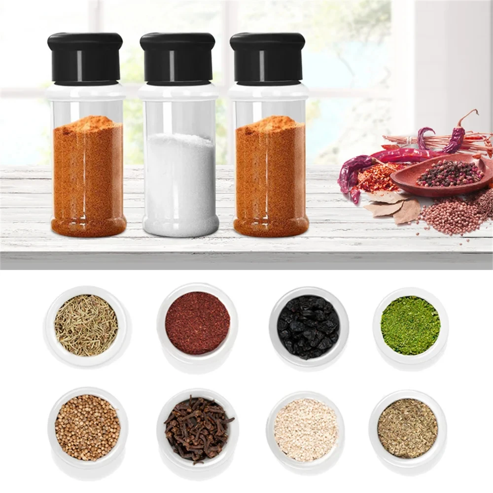 Estante de especias colgante moderno con salero y pimentero y varios condimentos.