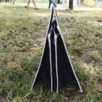 Organizador plegable negro para carro o camping, ideal para exteriores.