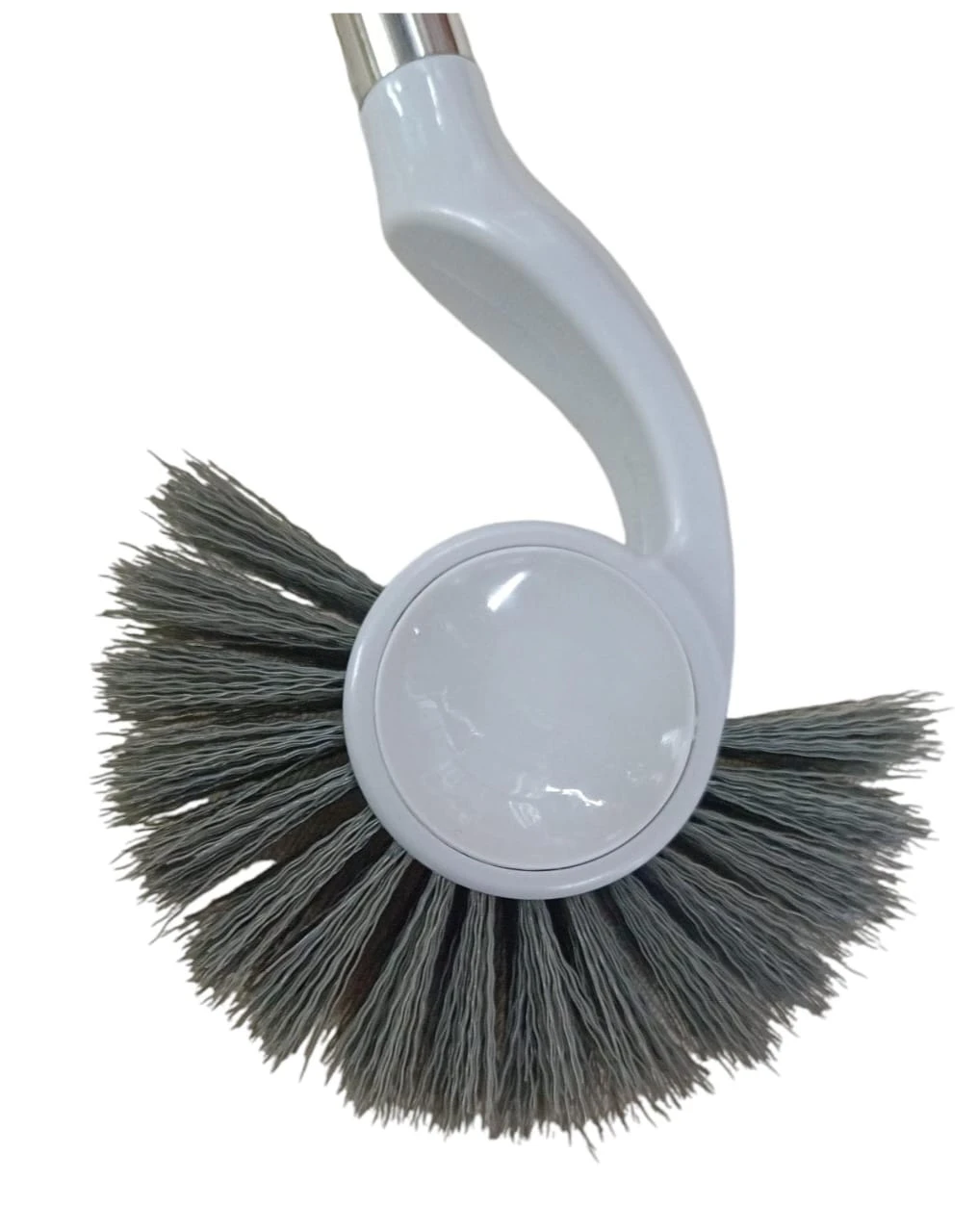 Escobilla de baño magnética con cerdas grises y mango blanco curvo.