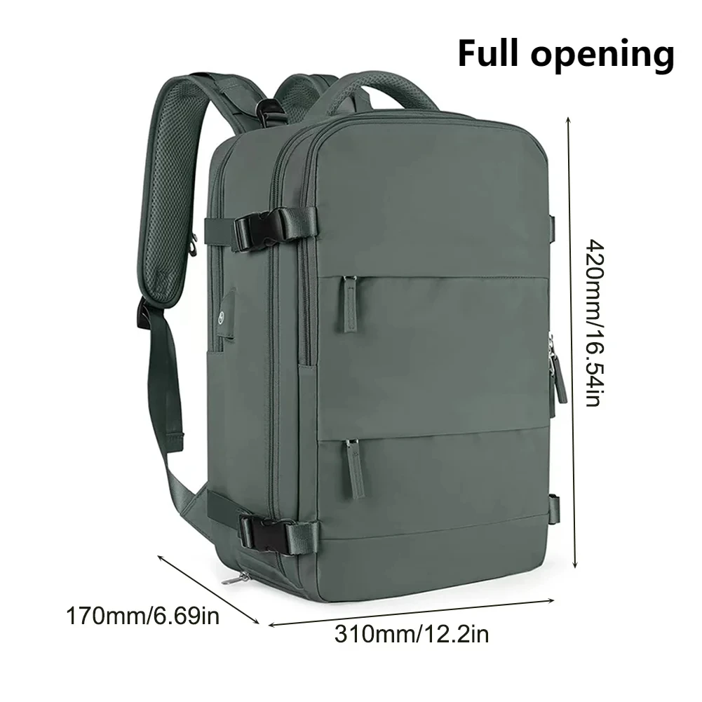 Morral viajero gris de gran apertura y bolsillo lateral con power bank incorporado, medidas 42x31x17cm.