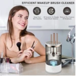 Limpiador de brochas de maquillaje electrónico automático con recipiente para agua y woman feliz usando cosméticos.