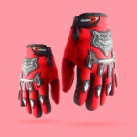 Guantes de moto y ciclismo A02 rojos y negros con diseño de zorro y protecciones.