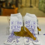 Calcetines de acupuntura talla única con diagrama de puntos reflejos en pies y herramientas de masaje.