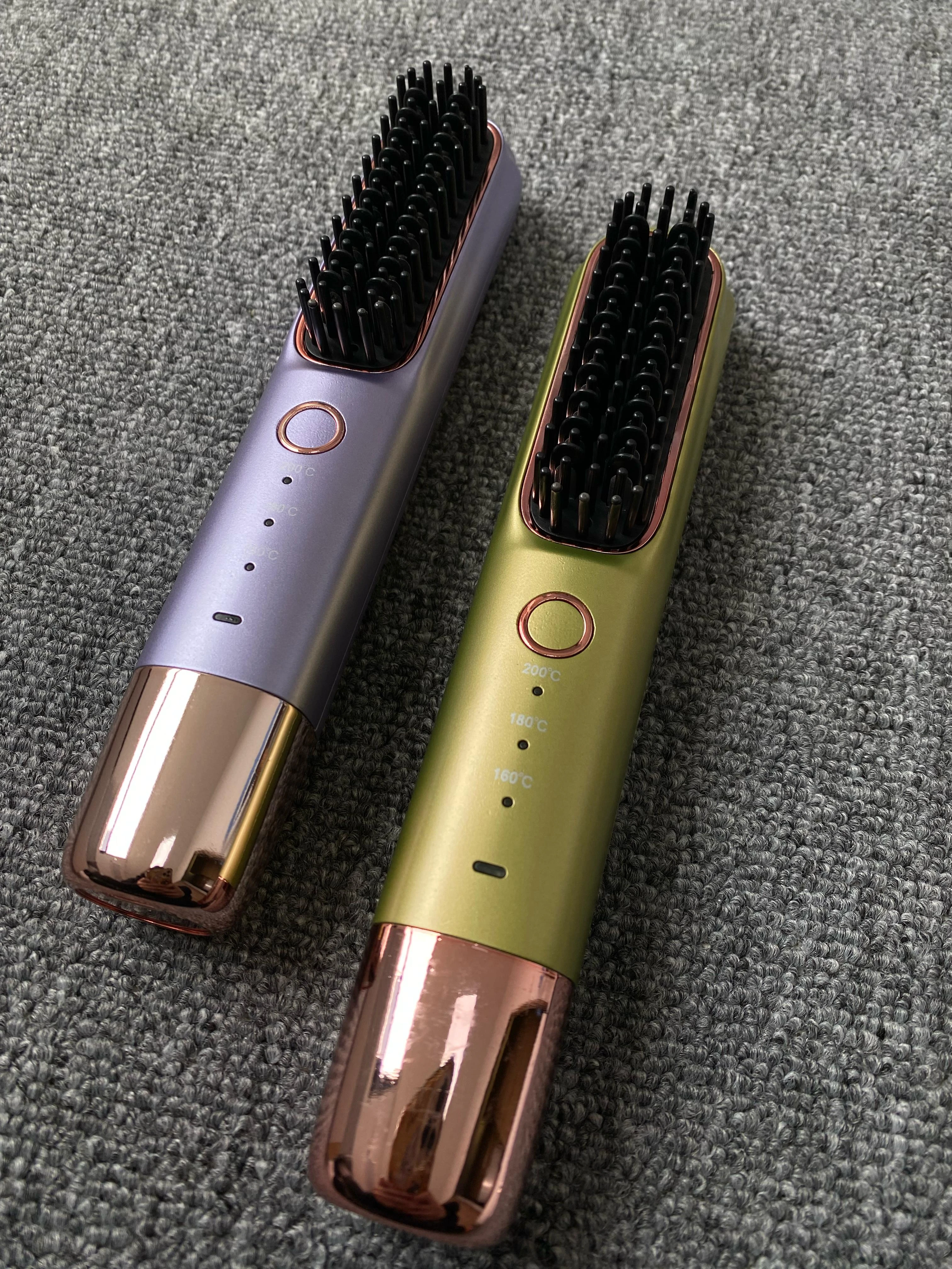 Cepillo alisador de cabello inalámbrico violeta y verde con acabado espejo