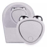Dispositivo de estiramiento facial plateado con diseño ergonómico, ideal para cuidado personal.