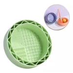 Limpia brochas de maquillaje verde A2406-274 con texturas para lavado y secado.