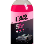 Botella de shampoo concentrado para autos CAR PRO 500 ml con auto deportivo gris.