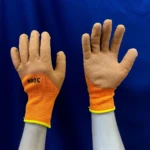 Guantes de trabajo GP-300 color naranja con palma texturizada y puño elástico.