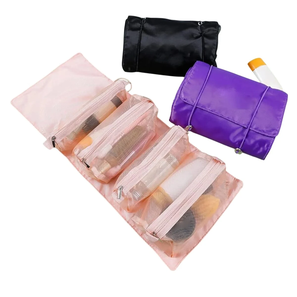 Cosmetiquera viajera desenrrollable rosa con compartimentos transparentes y organizador morado.
