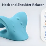 Almohada azul para alivio y estiramiento cervical y de hombros, diseño ergonómico certificado.