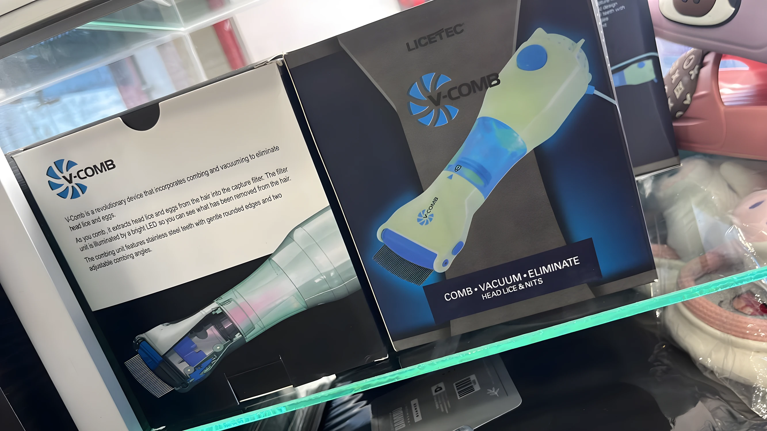 V-Comb: aspiradora de piojos y liendres con cerdas metálicas y luz LED.