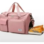 Bolso bandolera de viaje rosa con compartimento lateral para zapatillas deportivas.