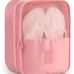 Bolso organizador rosa para zapatos y ropa con malla transparente y zíper.