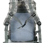 Bolso táctico militar 30 litros, camuflaje digital pixelado, espaldar acolchado, correas ajustables.