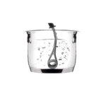 Calentador de agua portátil 110V sumergido en líquido con burbujas dentro de un vaso.