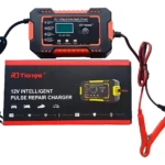 Cargador de batería 12V RJ Tianye con pantalla LCD y pinzas rojas/negras.