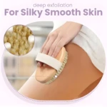 Cepillo exfoliante corporal de cerdas naturales para piel sedosa y suave.