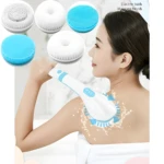 Cepillo de baño eléctrico con cabezales intercambiables: masajea y limpia la espalda.