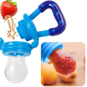 Chupo de silicona para bebé con diseño de fresa, ideal para introducir frutas de forma segura.