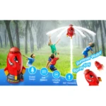 Cohete aspersor de agua para niños jugando en el exterior, divertido juguete de verano.