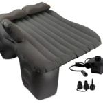 Colchón inflable de viaje para automóvil con inflador y adaptadores.