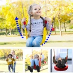 Niña feliz en columpio amarillo al aire libre, jugando en el parque.