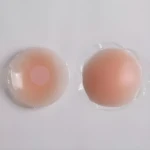 Cubre seno circular en silicona color piel, dos unidades empacadas.